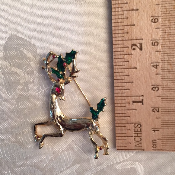 Vintage reindeer Christmas pin - Picture 3 of 4